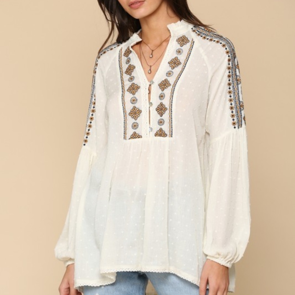 Last 1! NWT Crinkle Dot Embroidered Top - Picture 3 of 8